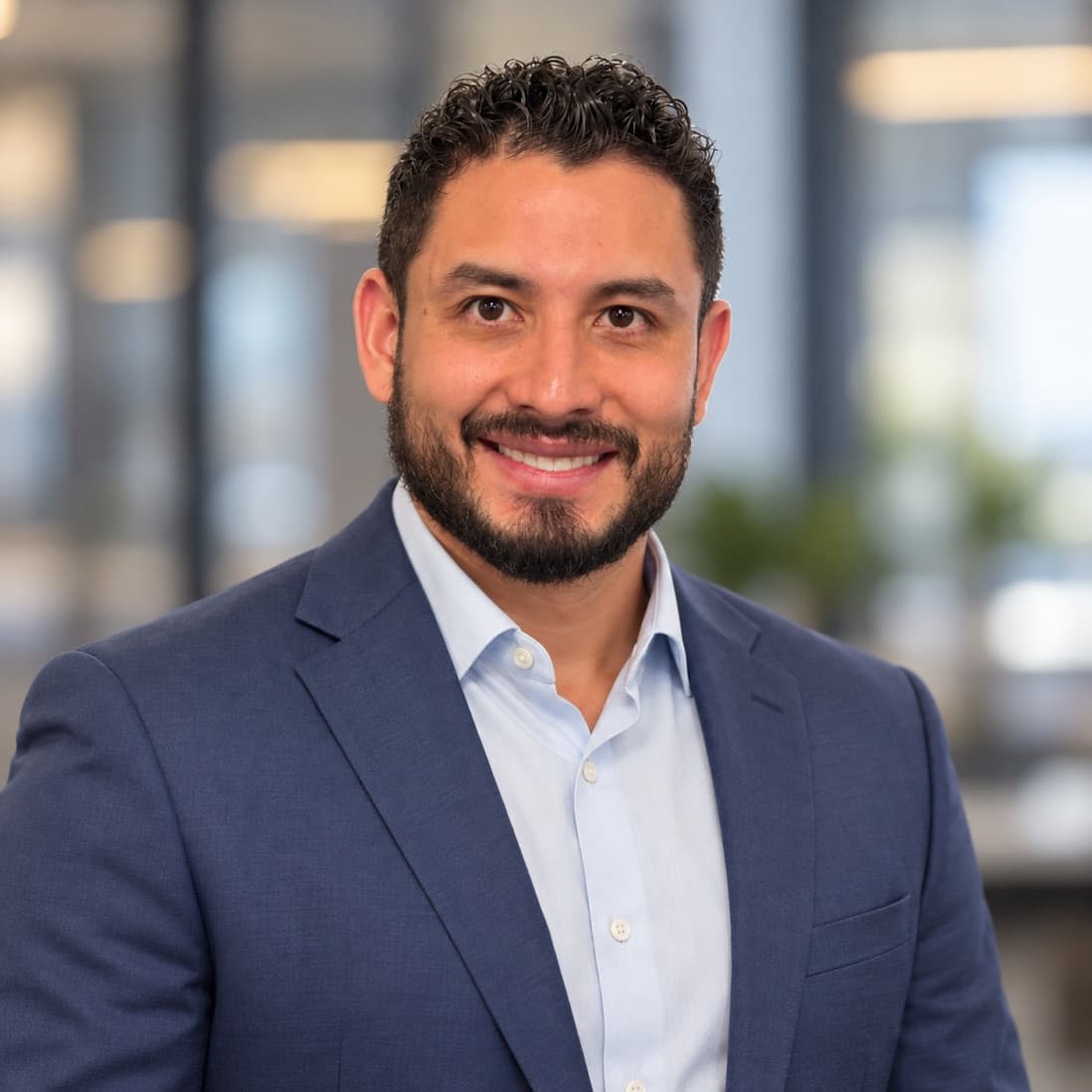 Portrait of Mauricio Rodriguez, CEO of MRL Consultings